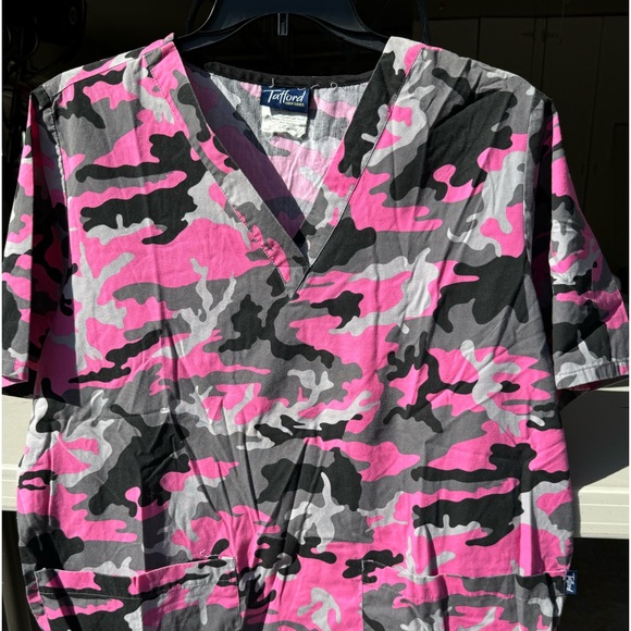 Printed Scrub Tops - Picture 3 of 10